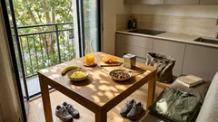 A 97 anni Garattini non parla di “superfood”: le piccole abitudini che aiutano a restare autonomi